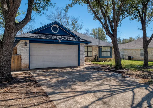 Photo 3 of Single family home for sale at 2010 Lark Ln, Taylor, TX 76574 | MLS# 2272378 | Listing updated on 2026-09-06
