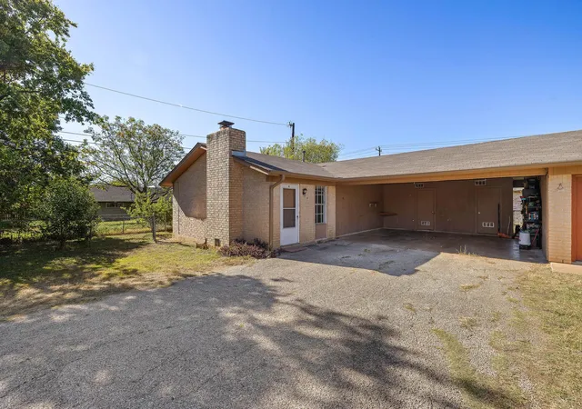 Listing Photo 2 - Condo for sale in building located at 2402 Cottonwood Dr, Georgetown, TX 78628 - Unit #