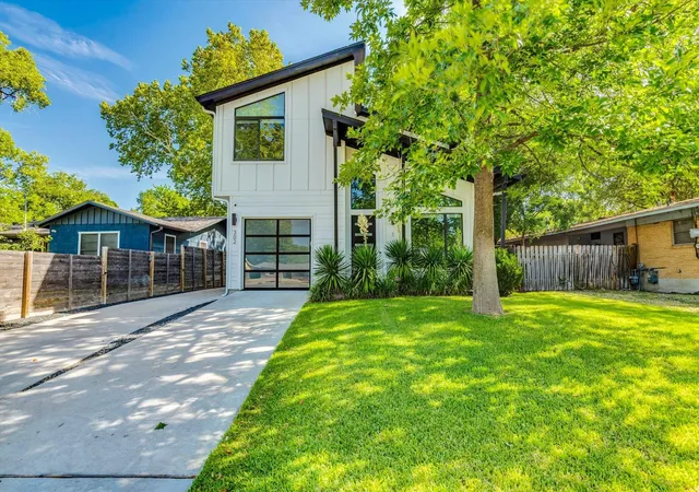 Photo 3 of Single family home for sale at 302 Irma Dr, Austin, TX 78752 | MLS# 5920009 | Listing updated on 2026-10-07