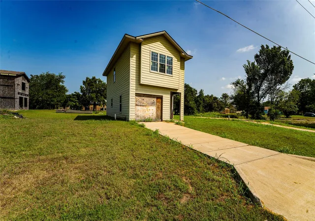 19th image of 213 E 4th St, Rockdale, TX 76567 | MLS# 9363701