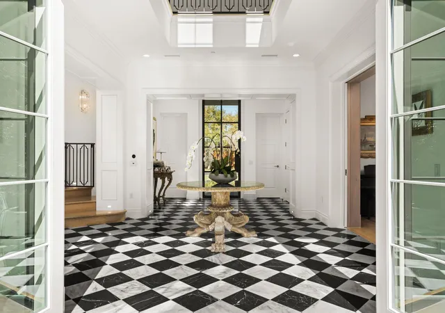 4th image of 2703 Greenlee Dr, Austin, TX 78703 | MLS# 5768209