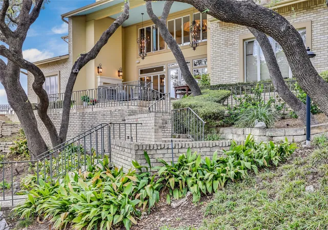 Photo 2 of Single family home for sale at 3418 Mount Bonnell Cir, Austin, TX 78731 | MLS# 8329311 | Listing updated on 2026-08-29