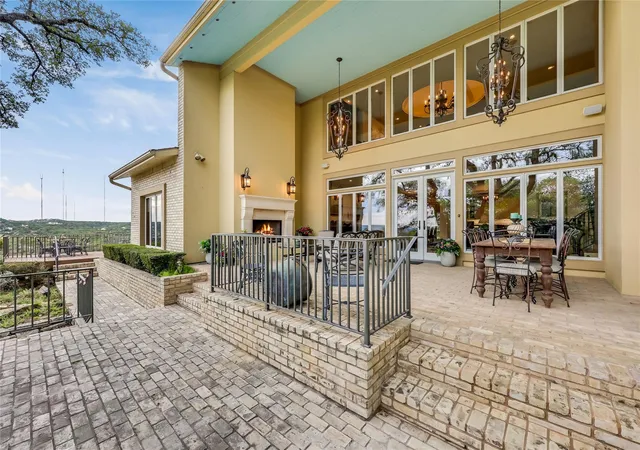Photo 3 of Single family home for sale at 3418 Mount Bonnell Cir, Austin, TX 78731 | MLS# 8329311 | Listing updated on 2026-08-29