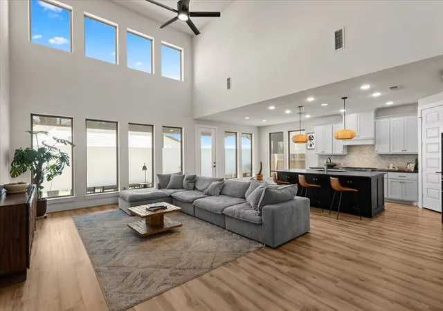 3rd image of 9300 Flatbush Dr, Austin, TX 78744 | MLS# 9916699