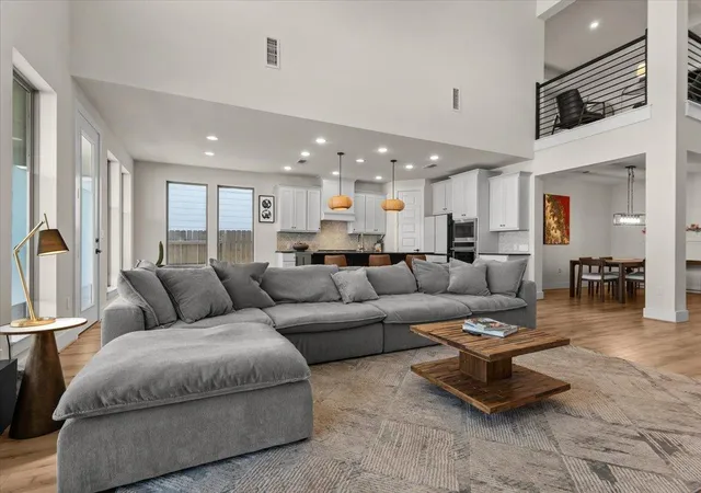 4th image of 9300 Flatbush Dr, Austin, TX 78744 | MLS# 9916699