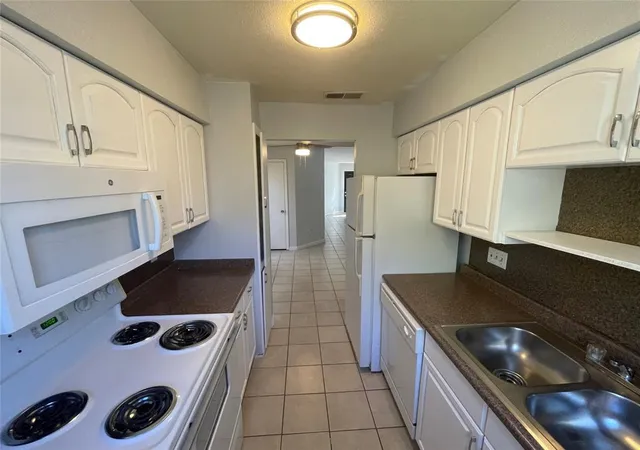 9th image of 1903 W Loop, Austin, TX 78758 | MLS# 3852088