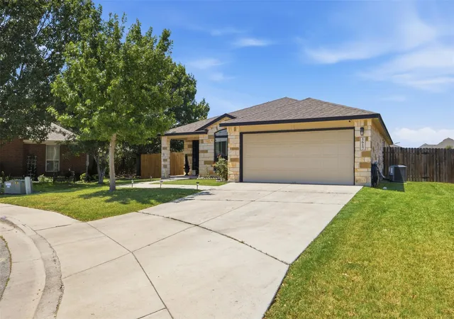 2nd image of 1617 Sunflower St, Lockhart, TX 78644 | MLS# 8384817