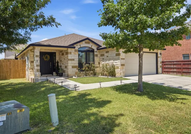 3rd image of 1617 Sunflower St, Lockhart, TX 78644 | MLS# 8384817