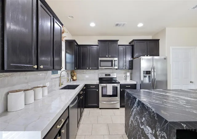 5th image of 1617 Sunflower St, Lockhart, TX 78644 | MLS# 8384817