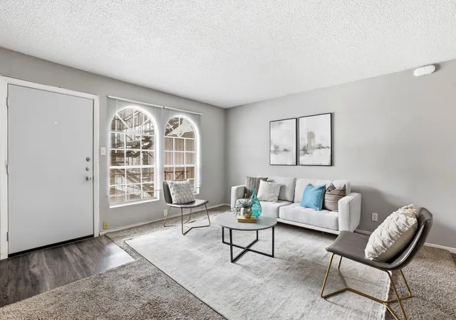 3rd image of 101 E 33Rd St, Austin, TX 78705