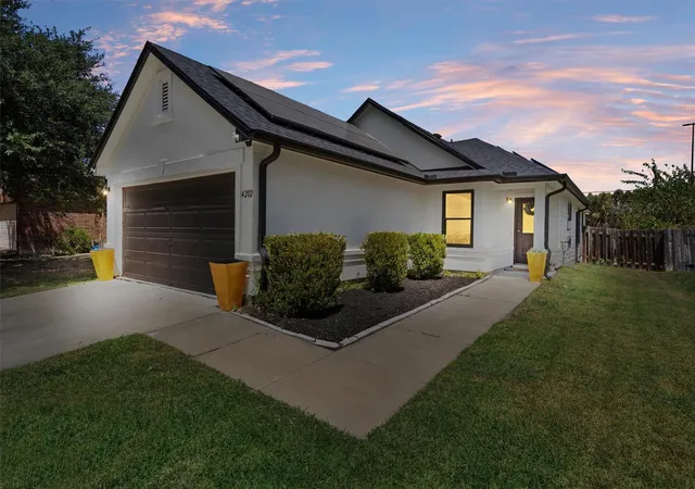 Single family home for sale at 4202 Kings Canyon Dr, Taylor, TX 76574 | MLS# 6064325