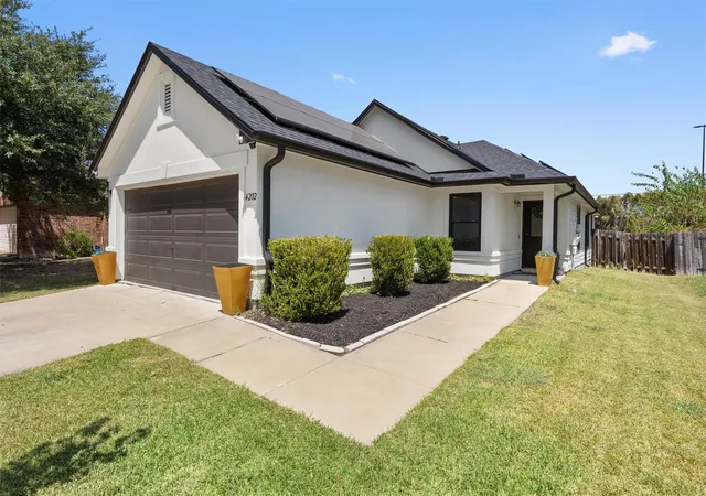 Photo 2 of Single family home for sale at 4202 Kings Canyon Dr, Taylor, TX 76574 | MLS# 6064325 | Listing updated on 2026-09-01