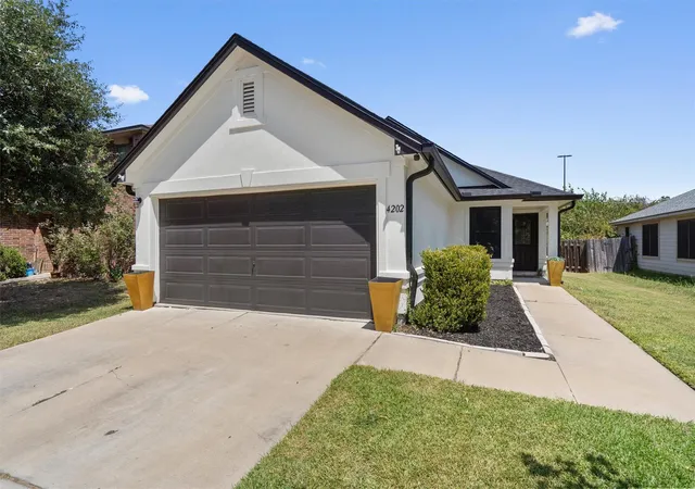 Photo 3 of Single family home for sale at 4202 Kings Canyon Dr, Taylor, TX 76574 | MLS# 6064325 | Listing updated on 2026-09-01