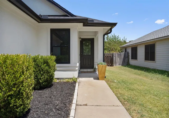 Photo 4 of Single family home for sale at 4202 Kings Canyon Dr, Taylor, TX 76574 | MLS# 6064325 | Listing updated on 2026-09-01