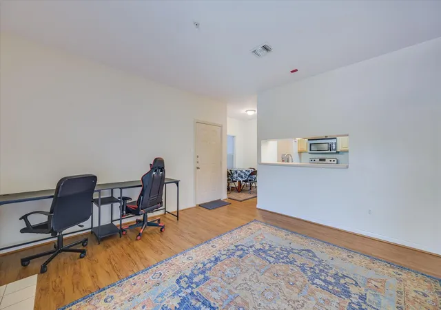 Listing Photo 5 - Condo for sale in building located at 12166 Metric Blvd, Austin, TX 78758 - Unit #257