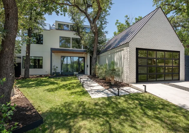 Photo 2 of Sale Pending at 1102 Heritage Way, Austin, TX 78703 | MLS# 7609003 | Listing updated on 2026-10-26