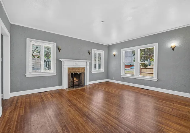 Photo 3 of Single family home for sale at 210 E Cedar St, Seguin, TX 78155 | MLS# 3358489 | Listing updated on 2026-09-28