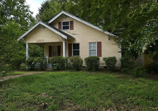 2nd image of 505 W Sixth St, Brenham, TX 77833 | MLS# 7490725