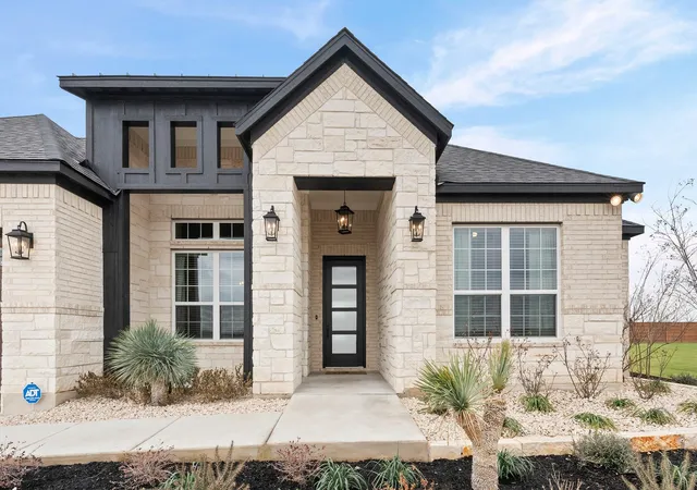 Photo 1 of Single family home for sale at 405 Kanarra Crk Rd, Jarrell, TX 76537 | MLS# 8789790 | Listing updated on 2026-09-04