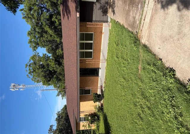 Photo 2 of Single family home for sale at 1012 N Water St, Burnet, TX 78611 | MLS# 3469406 | Listing updated on 2026-10-07