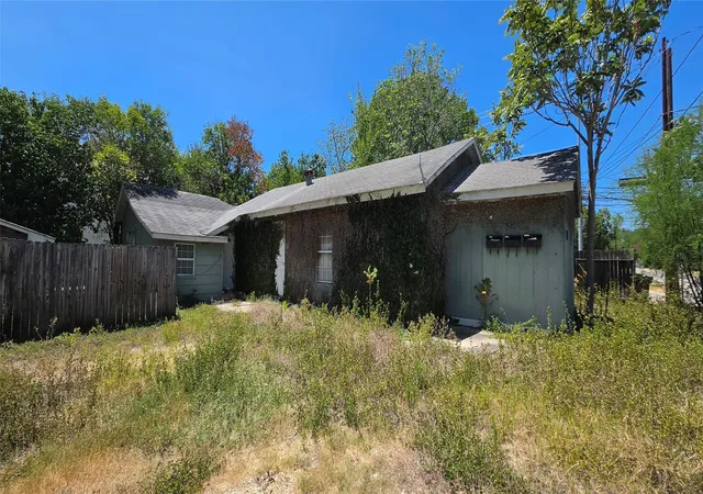1st image of 125 S Bishop St, San Marcos, TX 78666 | MLS# 7987296
