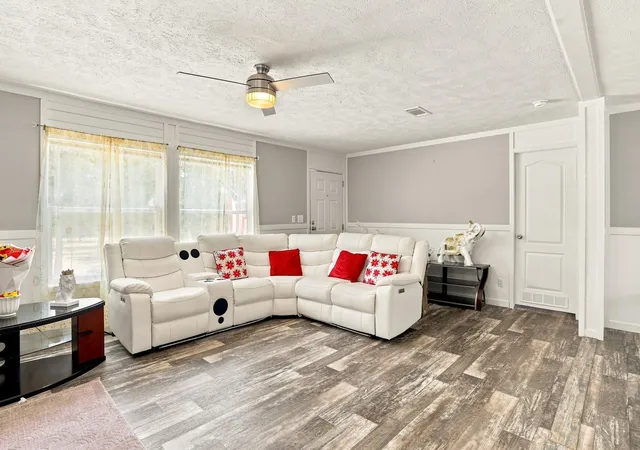 Photo 4 of Manufactured home for sale at 1039 Trailside Dr, Elgin, TX 78621 | MLS# 2439558 | Listing updated on 2026-08-21