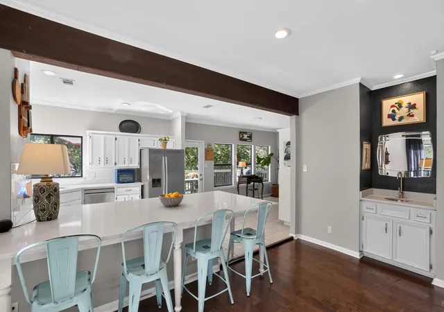 Photo 3 of Single family home for sale at 1911 Stoneridge Rd, Austin, TX 78746 | MLS# 3547712 | Listing updated on 2026-09-28