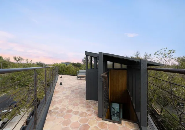 40th image of 2302 E 11th St, Austin, TX 78702 | MLS# 7196507