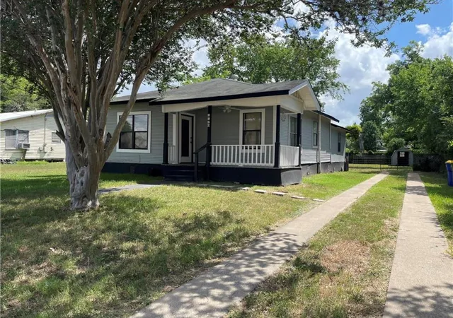 2nd image of 1120 Saint Paul St, Gonzales, TX 78629 | MLS# 8668975