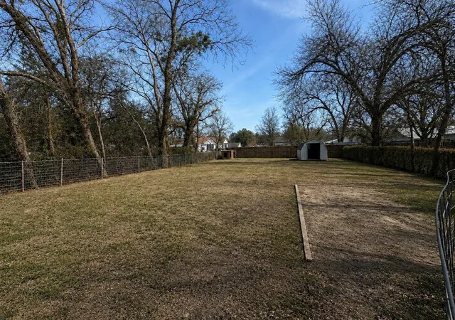 5th image of 1120 Saint Paul St, Gonzales, TX 78629 | MLS# 8668975