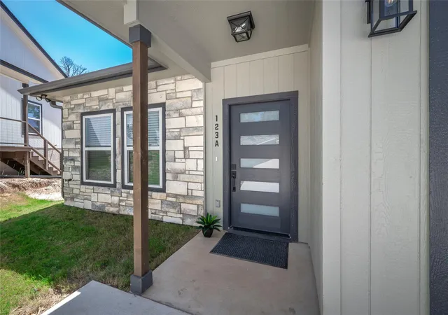 3rd image of 123 S Kanaio Dr, Bastrop, TX 78602