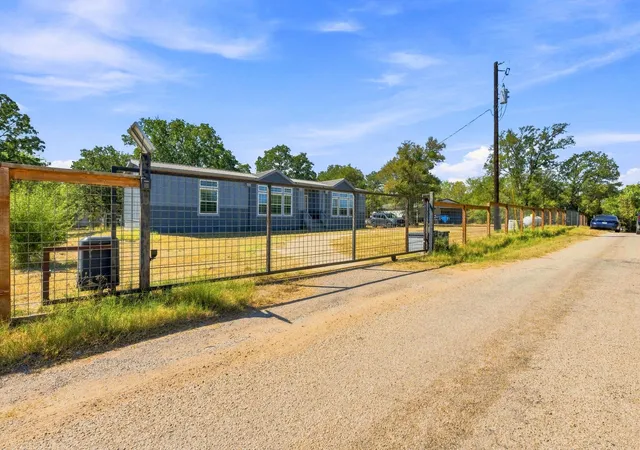 2nd image of 615 Green Acre Dr, Dale, TX 78616 | MLS# 8830485