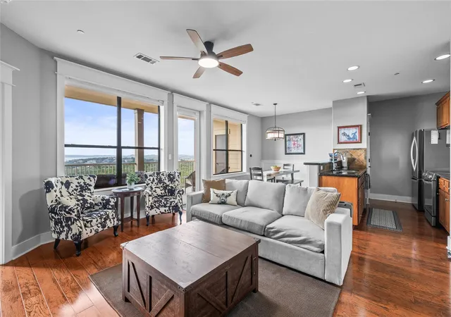 Listing Photo 5 - Condo for sale in building located at 17708 Maritime Pt Dr, Jonestown, TX 78645 - Unit #202