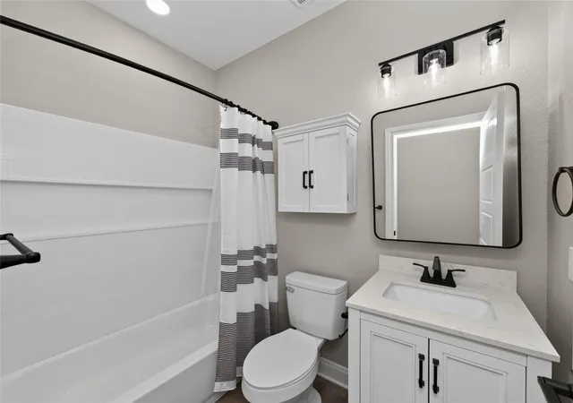 2nd image of 121 S Kanaio Dr, Bastrop, TX 78602
