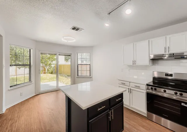 Photo 4 of Single family home for sale at 216 Capistrano Dr, San Marcos, TX 78666 | MLS# 2587170 | Listing updated on 2026-10-02
