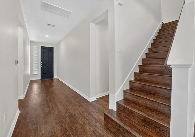 5th image of 8013 Turnberry Ln, Austin, TX 78744 | MLS# 8967266