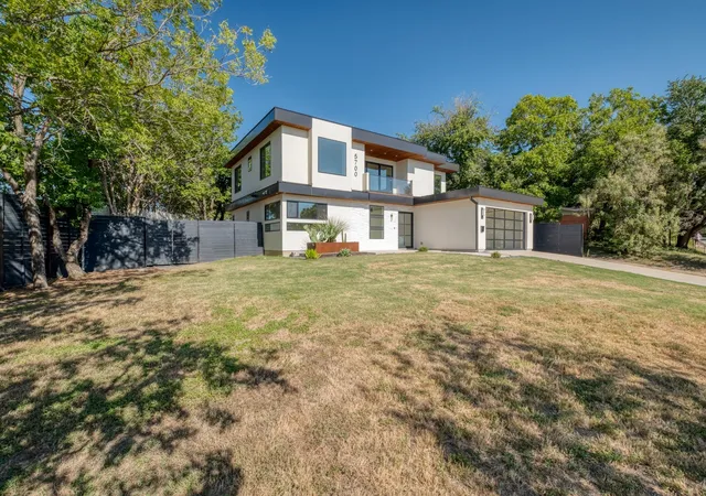 Photo 2 of Single family home for sale at 5700 Louise Ln, Austin, TX 78757 | MLS# 1546354 | Listing updated on 2026-09-22