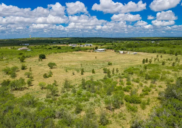 Photo 3 of House for sale at 8804 Williamson Rd, Kyle, TX 78640 | MLS# 8492974 | Listing updated on 2026-08-21