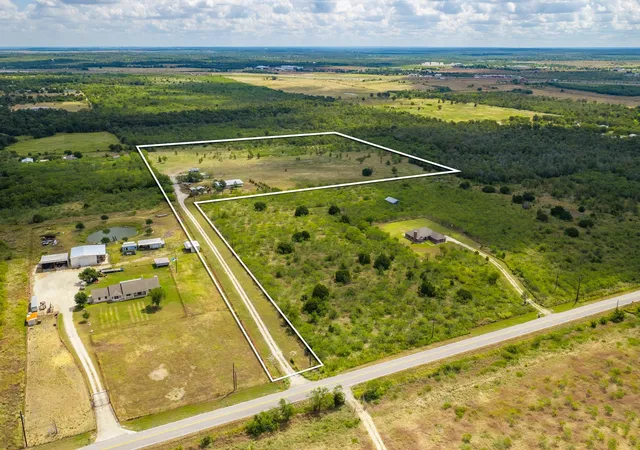 Photo 4 of House for sale at 8804 Williamson Rd, Kyle, TX 78640 | MLS# 8492974 | Listing updated on 2026-08-21
