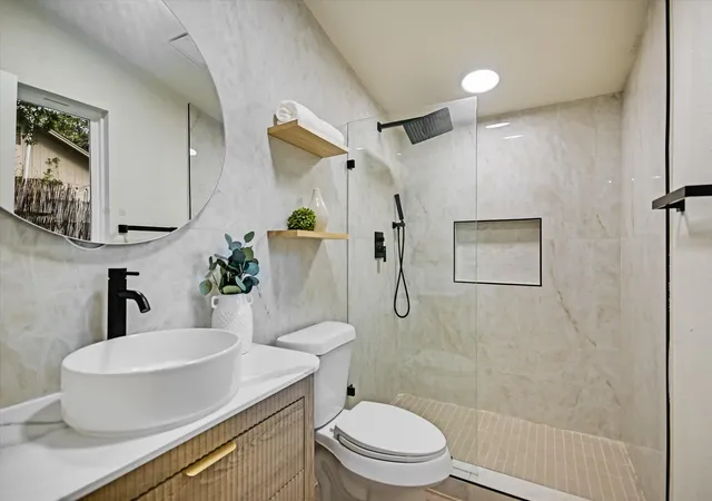5th image of 2406 Santa Maria St, Austin, TX 78702 | MLS# 2020597