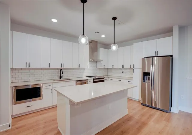Listing Photo 4 - Condo for sale in building located at 3101 Govalle Ave, Austin, TX 78702 - Unit #113