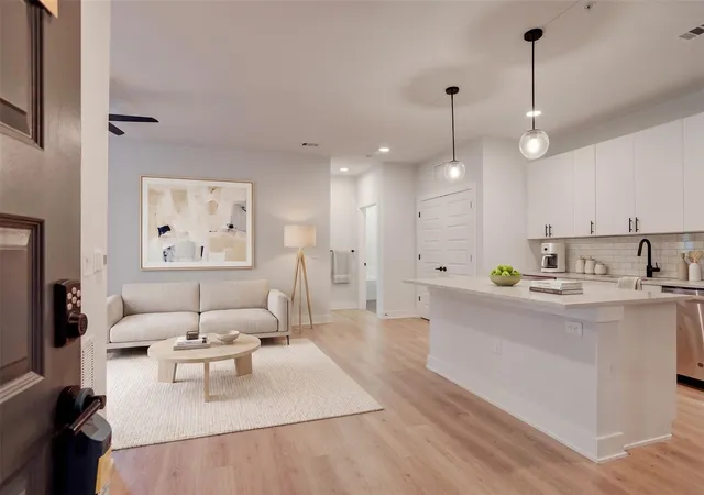 Listing Photo 5 - Condo for sale in building located at 3101 Govalle Ave, Austin, TX 78702 - Unit #113