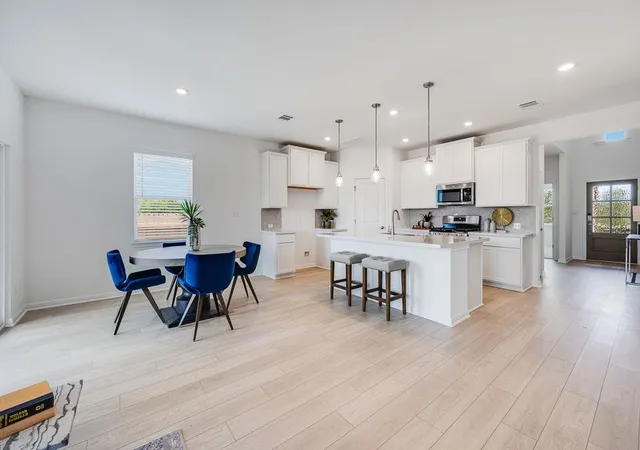 Photo 3 of Single family home for sale at 207 Crumpton Way, Hutto, TX 78634 | MLS# 1908250 | Listing updated on 2026-09-06