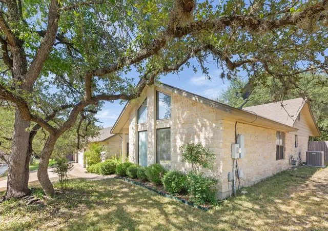 Photo 2 of Sale Pending at 6504 Ladera Norte Dr, Austin, TX 78731 | MLS# 9119633 | Listing updated on 2026-08-27