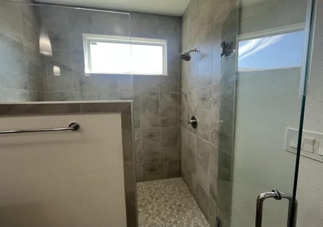 Photo 3 of Single family home for sale at 403 Summit Ridge Dr N, Point Venture, TX 78645 | MLS# 9338201 | Listing updated on 2026-08-27