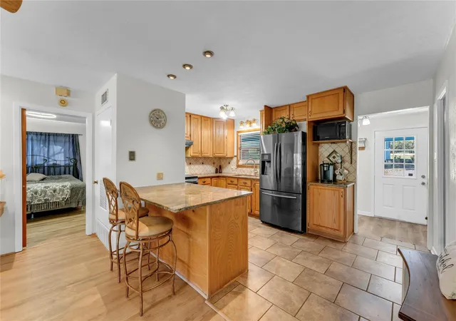 Photo 3 of Single family home for sale at 129 Ponderosa Point Dr, Burnet, TX 78611 | MLS# 9528637 | Listing updated on 2026-08-27
