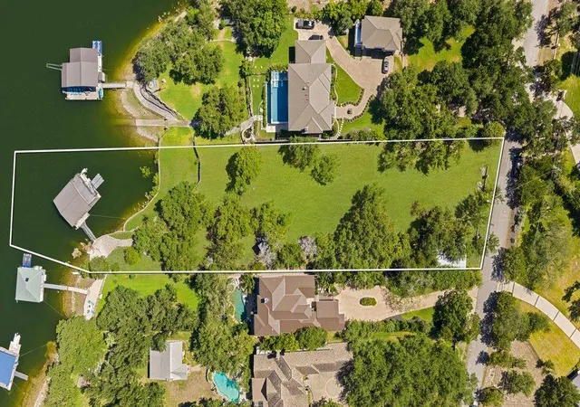 Photo 3 of Single family home for sale at 909 Brooks Hollow Rd, Lakeway, TX 78734 | MLS# 1191410 | Listing updated on 2026-10-26