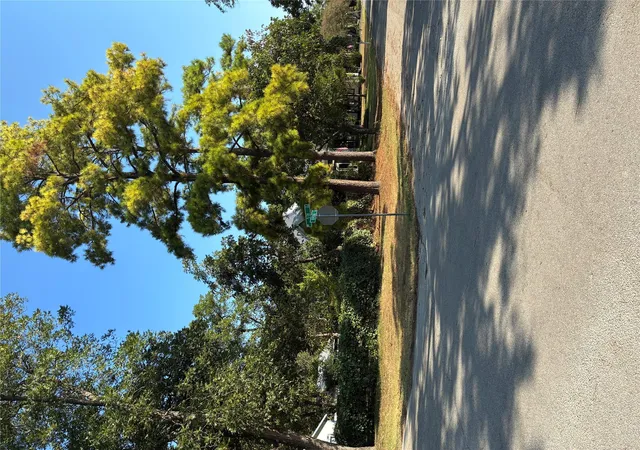 Photo 2 of Single family home for sale at 204 Nw 5th Street, Smithville, TX 78957 | MLS# 2412395 | Listing updated on 2026-09-01