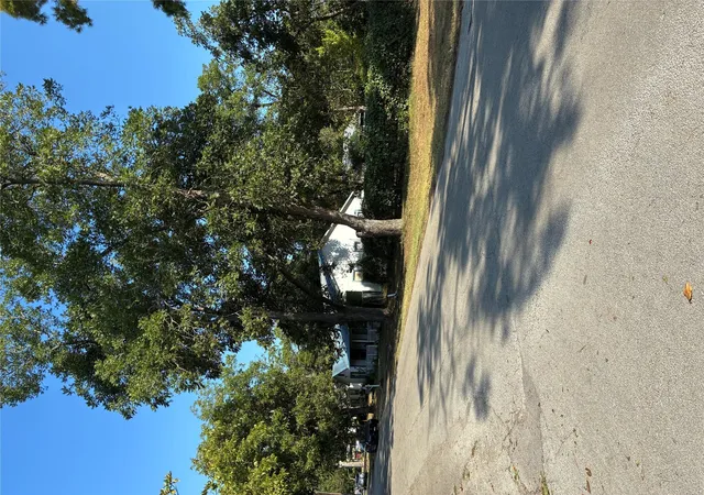 Photo 3 of Single family home for sale at 204 Nw 5th Street, Smithville, TX 78957 | MLS# 2412395 | Listing updated on 2026-09-01