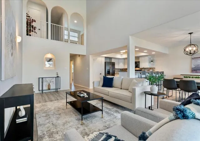 Photo 2 of Townhouse for sale at 18231 Lakepoint Cv, Lago Vista, TX 78645 | MLS# 7637089 | Listing updated on 2026-08-29